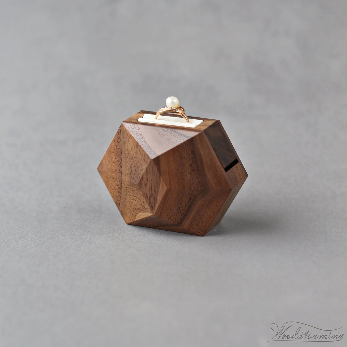 Wood engagement ring box - unique rotating ring box - small ring display box by Woodstorming