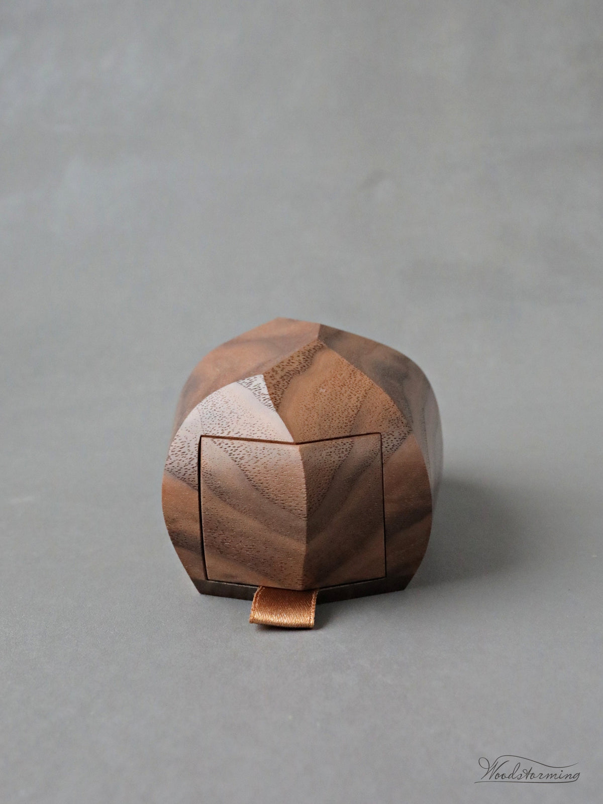 Double Wedding Ring Box – Handcrafted Walnut Wood | Woodstorming