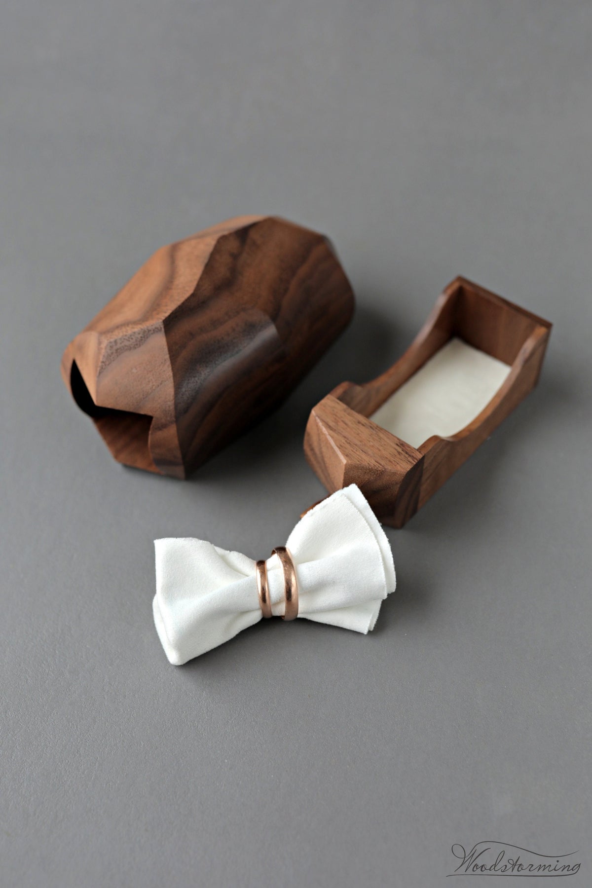 Double Wedding Ring Box – Handcrafted Walnut Wood | Woodstorming